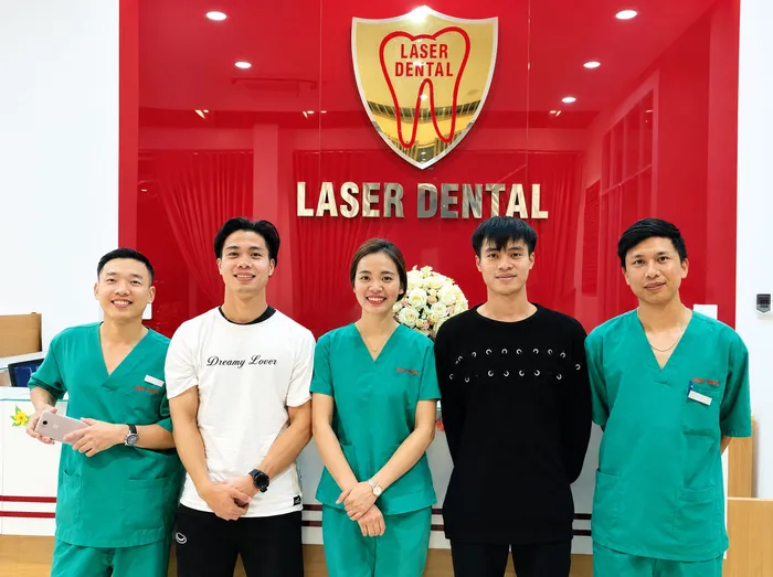 Đội ngũ Nha Khoa Sài Gòn tại quầy tiếp đón